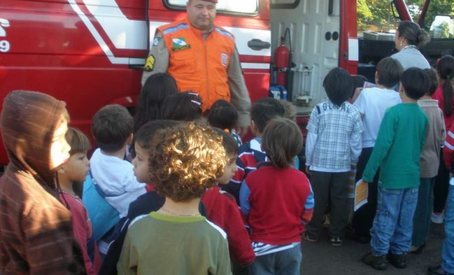 Alunos visitam PBC Altonia Alunos visitam PBC Altonia