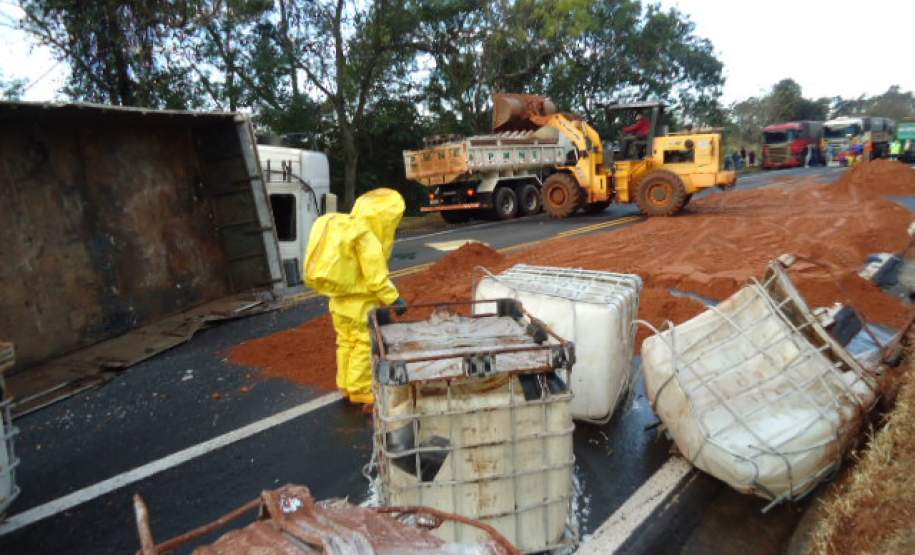 trabalho de retida do material contaminado.