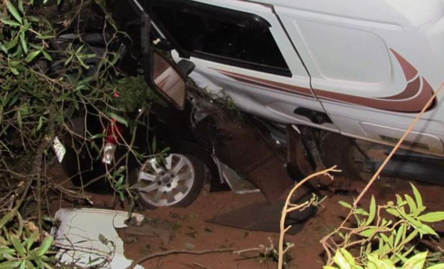 5ª COREDEC – Atendimento a colisão frontal entre um automóvel e uma carreta de transporte de produtos perigosos. colisão auto x carreta carregada com Etanol na região de cianorte.