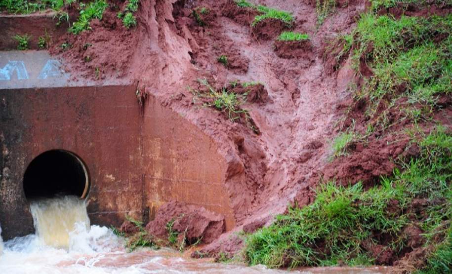 5º COREDEC - Monitora a Barragem da Usina Hidrelétrica Padre Eduardo em Terra Rica. barragem com rachaduras