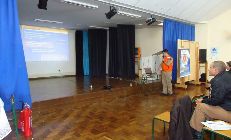 Coordenadoria Estadual de Defesa Civil capacita gestores regionais do Programa Brigadas Escolares – Defesa Civil na Escola, em Cascavel.