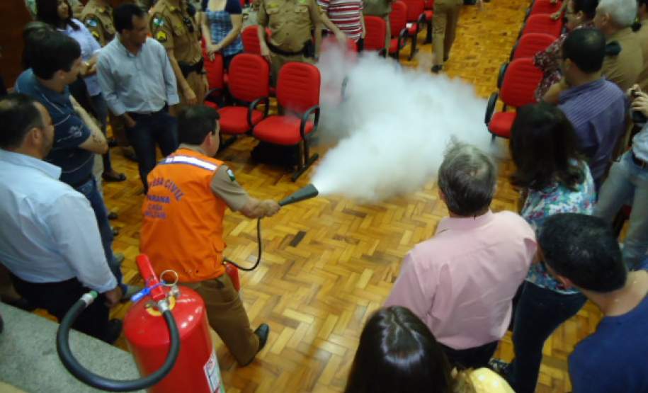 Coordenadoria Estadual de Defesa Civil capacita gestores regionais do Programa Brigadas Escolares – Defesa Civil na Escola, em Maringá.