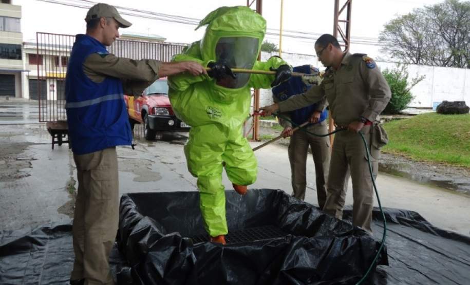Instrução técnico-profissional de Produtos Perigosos Instrução técnico-profissional de Produtos Perigosos