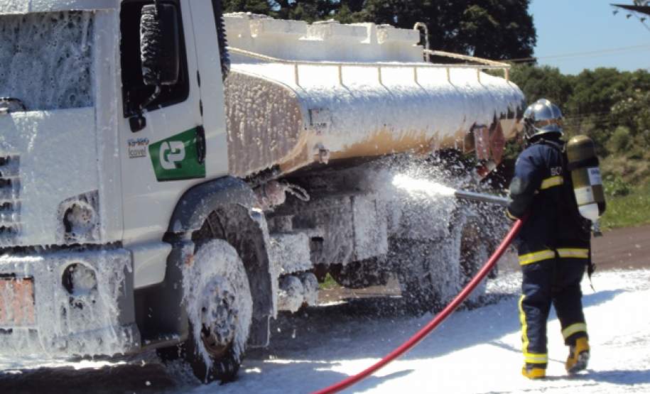 Simulado de atendimento a vazamento de Produtos Perigosos  - 2°SGBI - Pato Branco