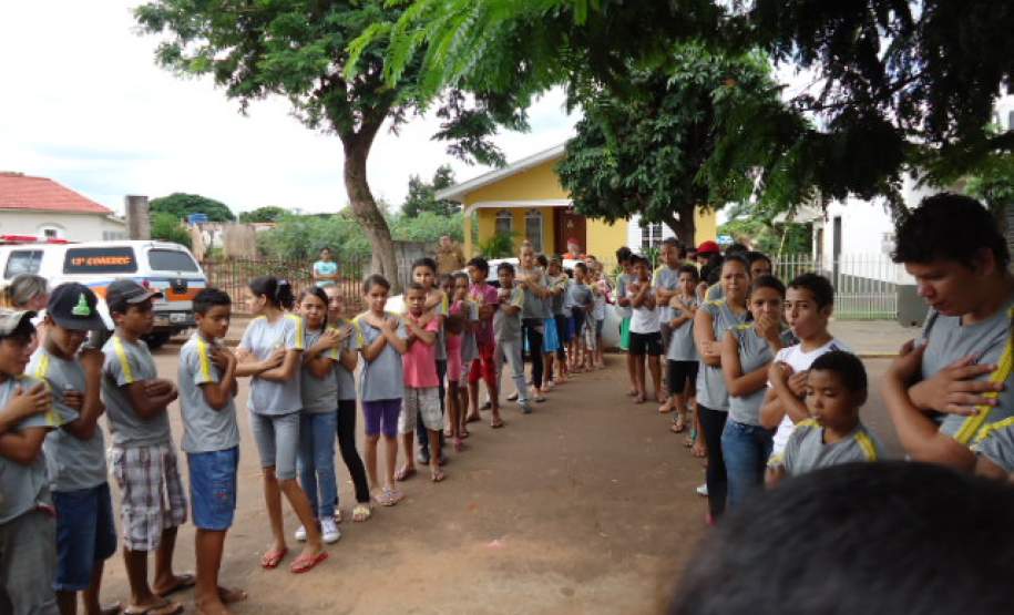 15ª Coordenadoria Regional de Defesa Civil participa de simulação de evacuação de prédio escolar no município de Mariluz-PR. 15ª Coordenadoria Regional de Defesa Civil participa de simulação de evacuação de prédio escolar no município de Mariluz-PR.
