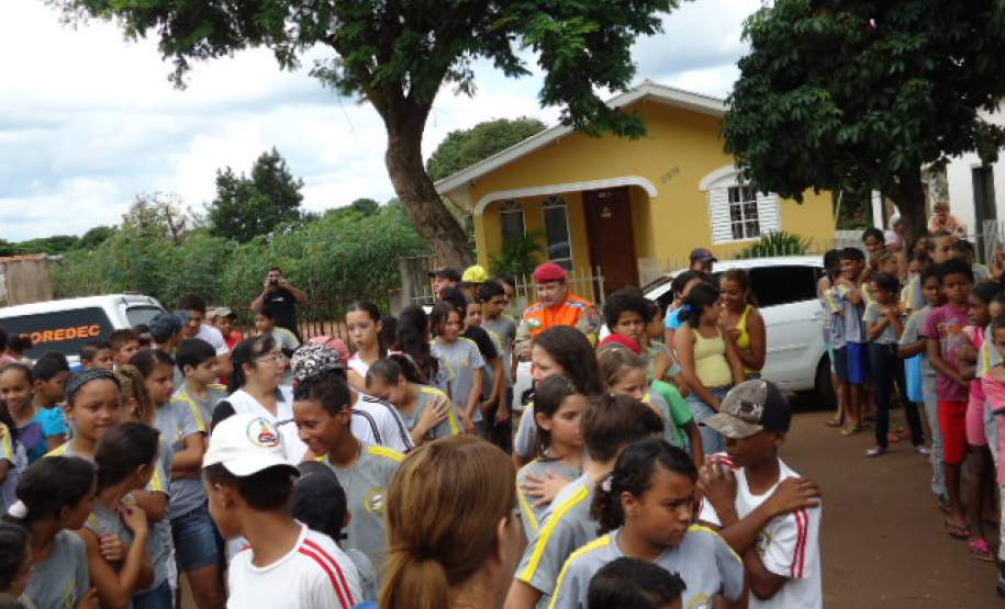 15ª Coordenadoria Regional de Defesa Civil participa de simulação de evacuação de prédio escolar no município de Mariluz-PR. 15ª Coordenadoria Regional de Defesa Civil participa de simulação de evacuação de prédio escolar no município de Mariluz-PR.