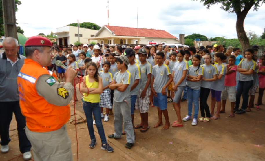 15ª Coordenadoria Regional de Defesa Civil participa de simulação de evacuação de prédio escolar no município de Mariluz-PR. 15ª Coordenadoria Regional de Defesa Civil participa de simulação de evacuação de prédio escolar no município de Mariluz-PR.