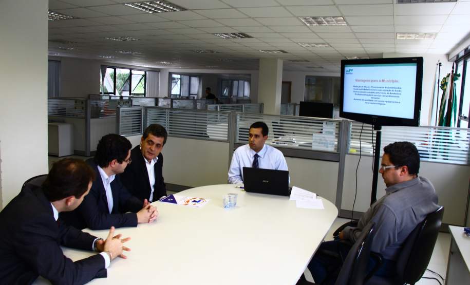 Reunião com as prefeituras afim de explanar o projeto de Profissionalização dos Bombeiros Comunitários.