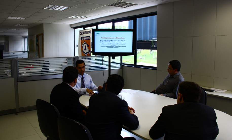 Reunião com as prefeituras afim de explanar o projeto de Profissionalização dos Bombeiros Comunitários.