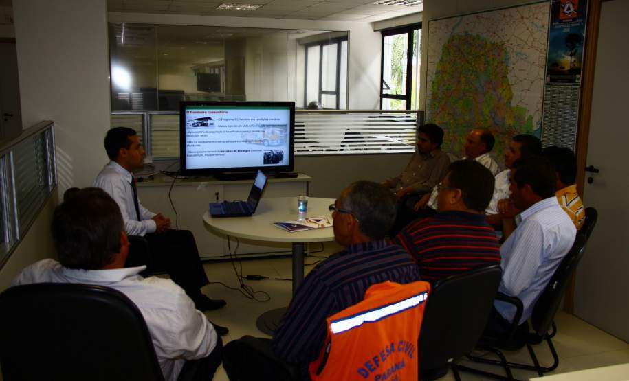 Reunião com as prefeituras afim de explanar o projeto de Profissionalização dos Bombeiros Comunitários.