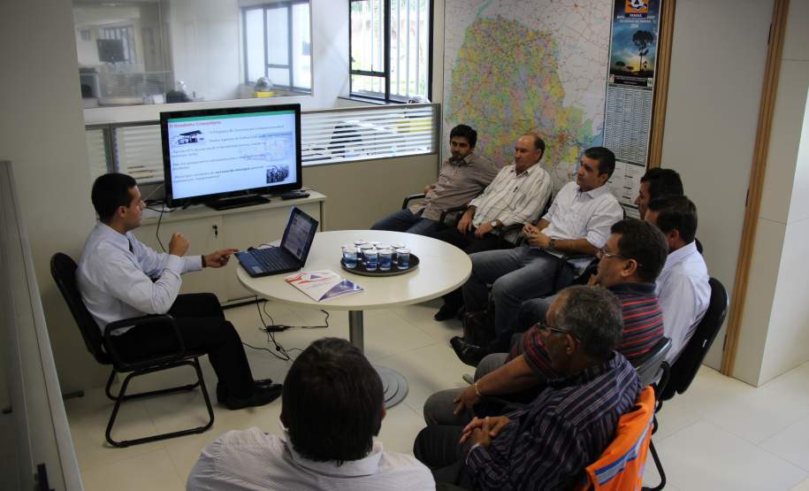 Reunião com as prefeituras afim de explanar o projeto de Profissionalização dos Bombeiros Comunitários.