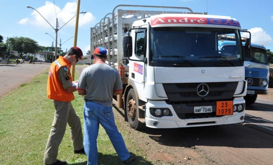 Ação integrada realiza fiscalização em Mandaguari