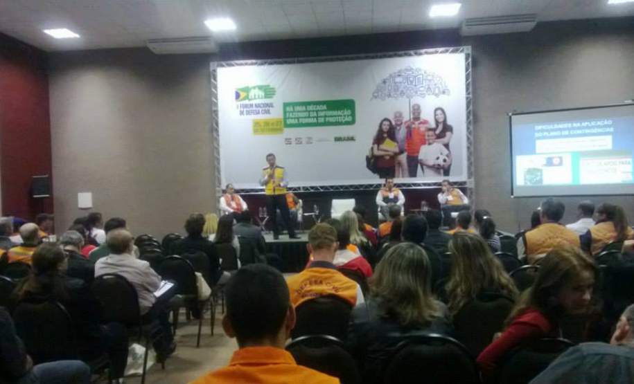 O PARANÁ NO X FÓRUM NACIONAL DE DEFESA CIVIL O PARANÁ NO X FÓRUM NACIONAL DE DEFESA CIVIL