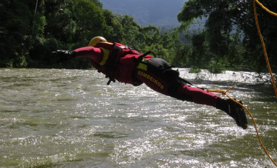 O 8 º Grupamento de Bombeiros concluiu, no dia 26 deste mês, mais um treinamento de Salvamento e Operações em Águas Rápidas (SOAR) realizado com 15 Bombeiros da unidade