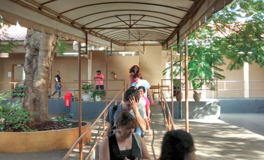 Plano de Abandono em Maringá Plano de abandono nas escolas estaduais de Maringá no CEBJA Manoel