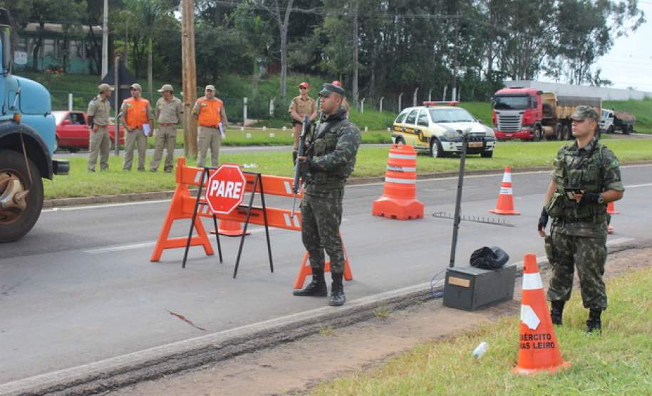 6º SUBGRUPAMENTO DE BOMBEIROS INDEPENDENTE APOIA EXÉRCITO BRASILEIRO EM FISCALIZAÇÃO NA OPERAÇÃO AGATA 8