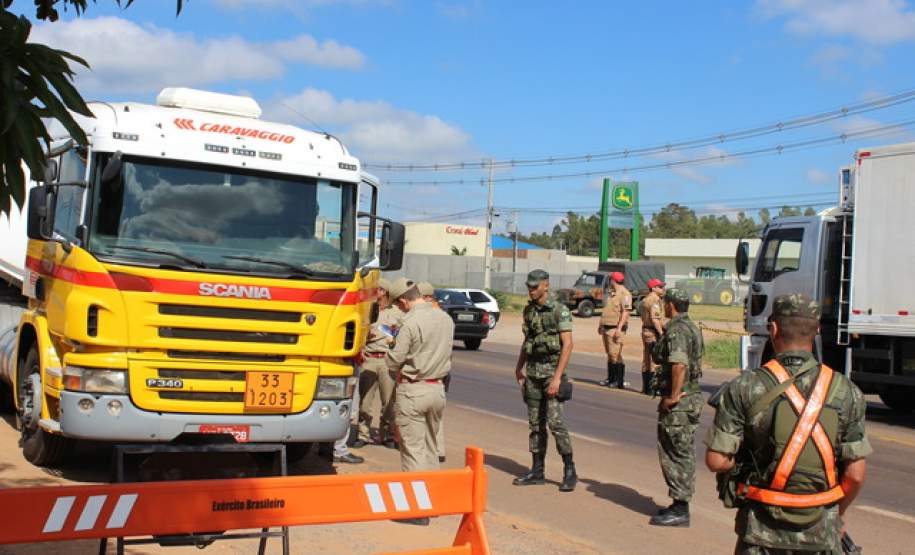 6º SUBGRUPAMENTO DE BOMBEIROS INDEPENDENTE APOIA EXÉRCITO BRASILEIRO EM FISCALIZAÇÃO NA OPERAÇÃO AGATA 8