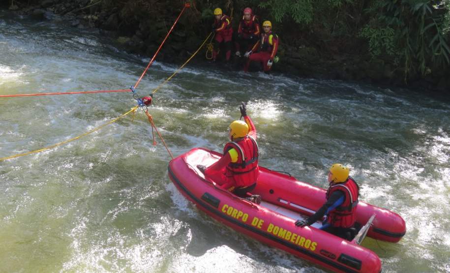 Entre os dias 29 e 30 de maio de 2014, ocorreu o 3° ciclo de treinamento de Capacitação para Salvamento em Águas Rápidas – SARP, ministrado ao efetivo do 8° Grupamento de Bombeiros pelo Capitão Ícaro Gabriel Greinert.