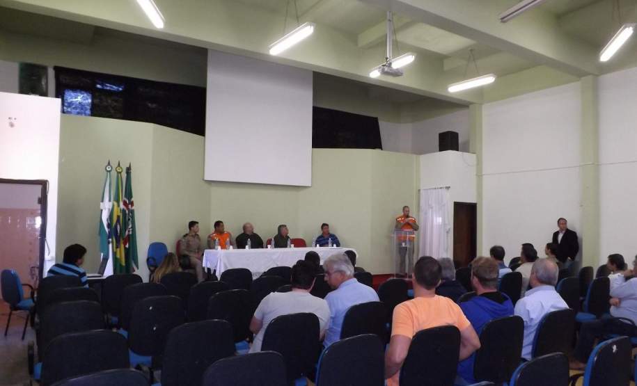 2ª CORPDEC realiza Assinatura do Plano de Contingência do Município de Piraí do Sul 2ª CORPDEC realiza Assinatura do Plano de Contingência
do Município de Piraí do Sul
No período da manhã do dia 26 de Junho de 2014, foi assinado o Plano de Contingência da Comissão Municipal de Proteção e Defesa Civil do Município de Piraí do Sul