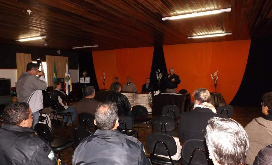 2ª CORPDEC realiza Assinatura do Plano de Contingência do Município de Carambeí No período da tarde do dia 10 de Julho de 2014, na biblioteca municipal Kempe van der Meer, foi assinado o Plano de Contingência da Comissão Municipal de Proteção e Defesa Civil do Município de Carambeí