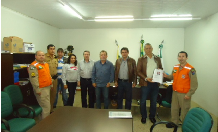 Assinatura do Plano de Contingência do município de Douradina Assinatura do Plano de Contingência do município de Douradina