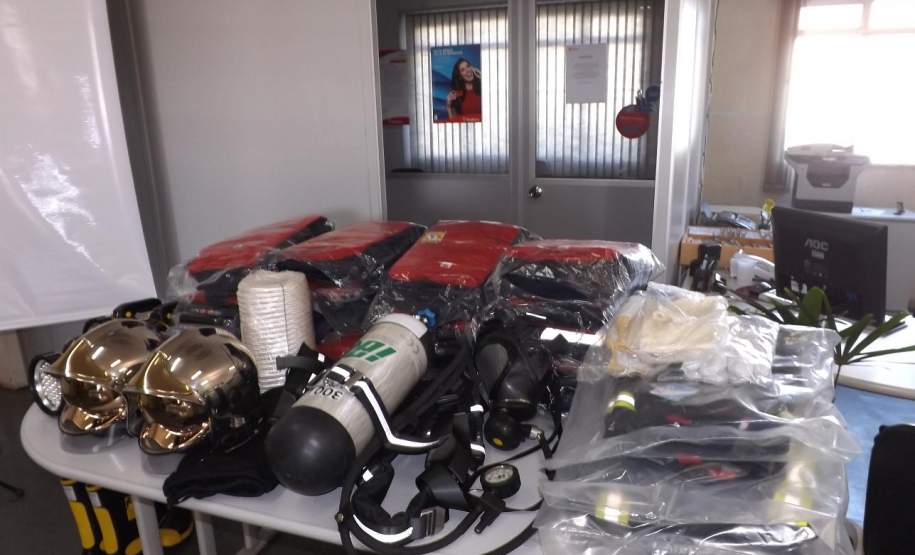 2ª CORPDEC participa da Assinatura do Plano de Contingência do Município de Imbituva 2ª CORPDEC participa da Assinatura do Plano de Contingência
do Município de Imbituva
No período da manhã do dia 22 de Julho de 2014, na Prefeitura Municipal, foi assinado o Plano de Contingência da Comissão Municipal de Proteção e Defesa Civil do Município de Imbituva