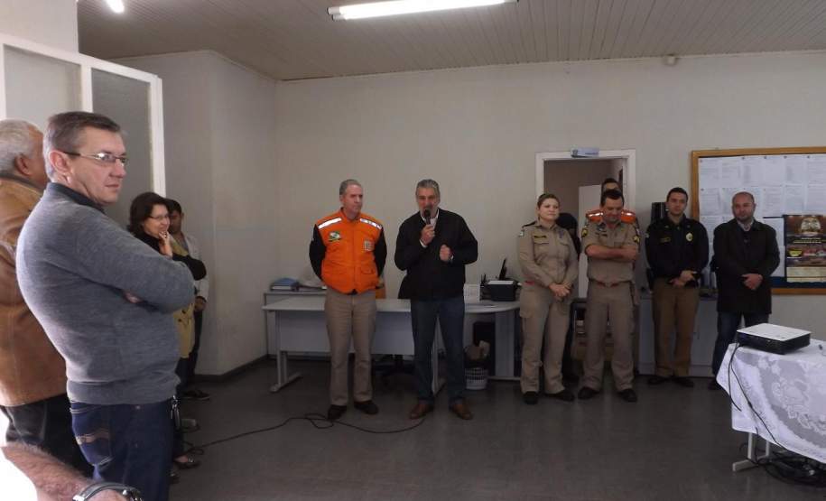 2ª CORPDEC participa da Assinatura do Plano de Contingência do Município de Imbituva 2ª CORPDEC participa da Assinatura do Plano de Contingência
do Município de Imbituva
No período da manhã do dia 22 de Julho de 2014, na Prefeitura Municipal, foi assinado o Plano de Contingência da Comissão Municipal de Proteção e Defesa Civil do Município de Imbituva