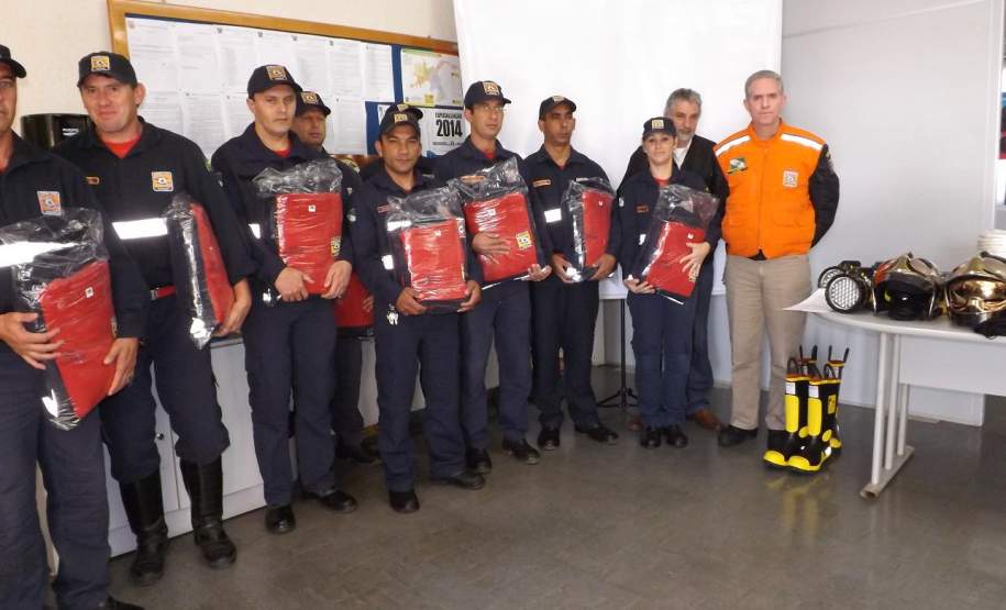 2ª CORPDEC participa da Assinatura do Plano de Contingência do Município de Imbituva 2ª CORPDEC participa da Assinatura do Plano de Contingência
do Município de Imbituva
No período da manhã do dia 22 de Julho de 2014, na Prefeitura Municipal, foi assinado o Plano de Contingência da Comissão Municipal de Proteção e Defesa Civil do Município de Imbituva