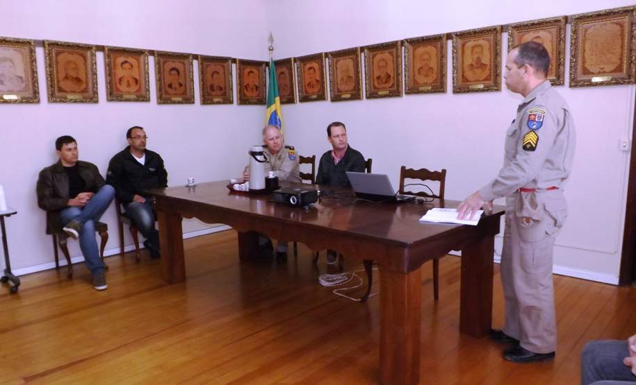 2ª CORPDEC realiza Assinatura do Plano de Contingência do Município de Palmeira No período da manhã do dia 23 de Julho de 2014, no Auditório da Prefeitura Municipal, foi assinado o Plano de Contingência da Comissão Municipal de Proteção e Defesa Civil do Município de Palmeira