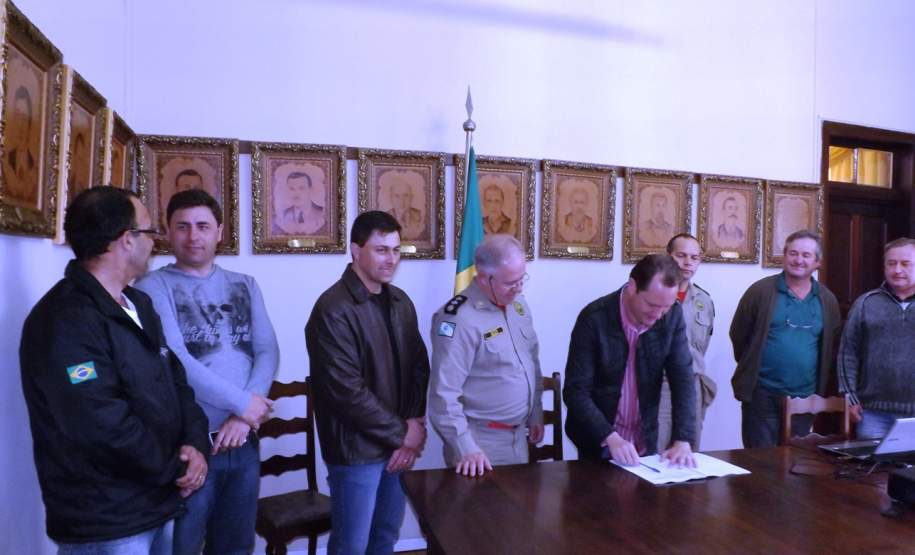 2ª CORPDEC realiza Assinatura do Plano de Contingência do Município de Palmeira No período da manhã do dia 23 de Julho de 2014, no Auditório da Prefeitura Municipal, foi assinado o Plano de Contingência da Comissão Municipal de Proteção e Defesa Civil do Município de Palmeira