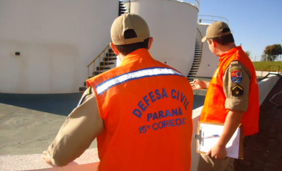 A 15ª Coordenadoria Regional de Proteção e Defesa Civil – 6º Subgrupamento de Bombeiros Independente realizou no dia 29 de Julho de 2014, fiscalização na  empresa Stang Distribuidora de Petróleo no município de Umuarama - PR, verificando os meios de segurança utilizados no armazenamento e manuseio de produtos perigosos.