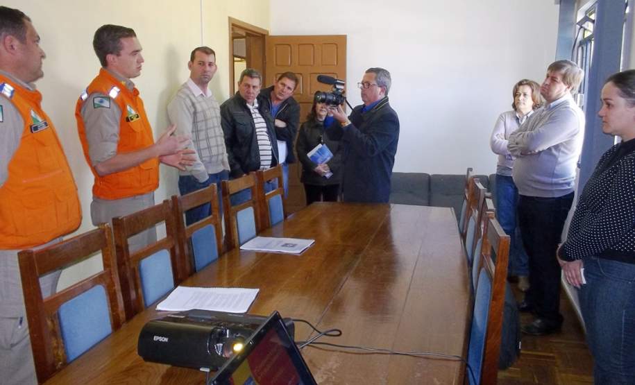 2ª CORPDEC realiza Validação dos Planos de Contingência dos Municípios de Rio Azul e Mallet No dia 11 de Agosto de 2014 foram assinados os Planos de Contingência da Comissão Municipal de Proteção e Defesa Civil dos Municípios de Rio Azul e Mallet