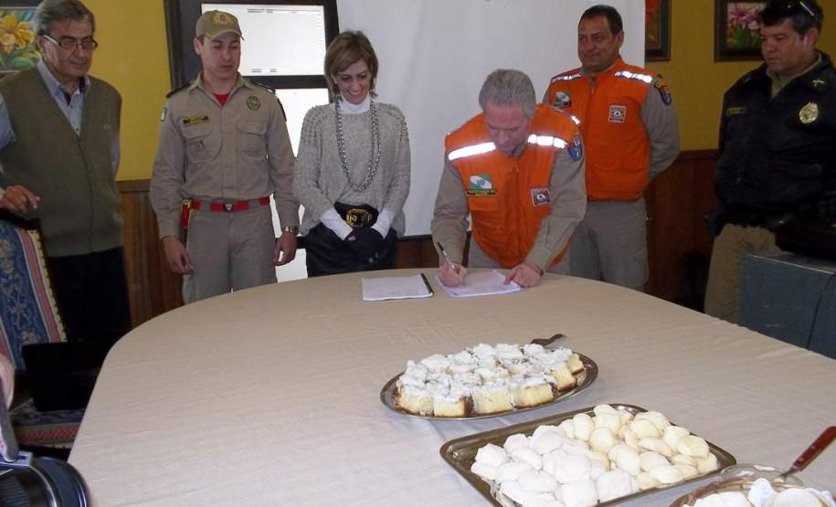 2ª CORPDEC realiza Validação dos Planos de Contingência dos Municípios de Tibagi e Telêmaco Borba No dia 12 de Agosto de 2014 foram assinados os Planos de Contingência da Comissão Municipal de Proteção e Defesa Civil dos Municípios de Tibagi e Telêmaco Borba