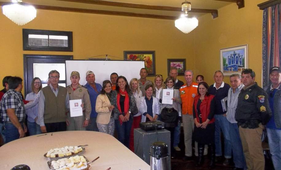 2ª CORPDEC realiza Validação dos Planos de Contingência dos Municípios de Tibagi e Telêmaco Borba No dia 12 de Agosto de 2014 foram assinados os Planos de Contingência da Comissão Municipal de Proteção e Defesa Civil dos Municípios de Tibagi e Telêmaco Borba