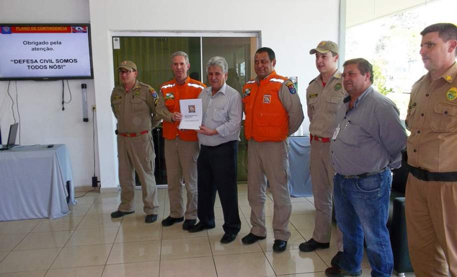 2ª CORPDEC realiza Validação dos Planos de Contingência dos Municípios de Tibagi e Telêmaco Borba No dia 12 de Agosto de 2014 foram assinados os Planos de Contingência da Comissão Municipal de Proteção e Defesa Civil dos Municípios de Tibagi e Telêmaco Borba