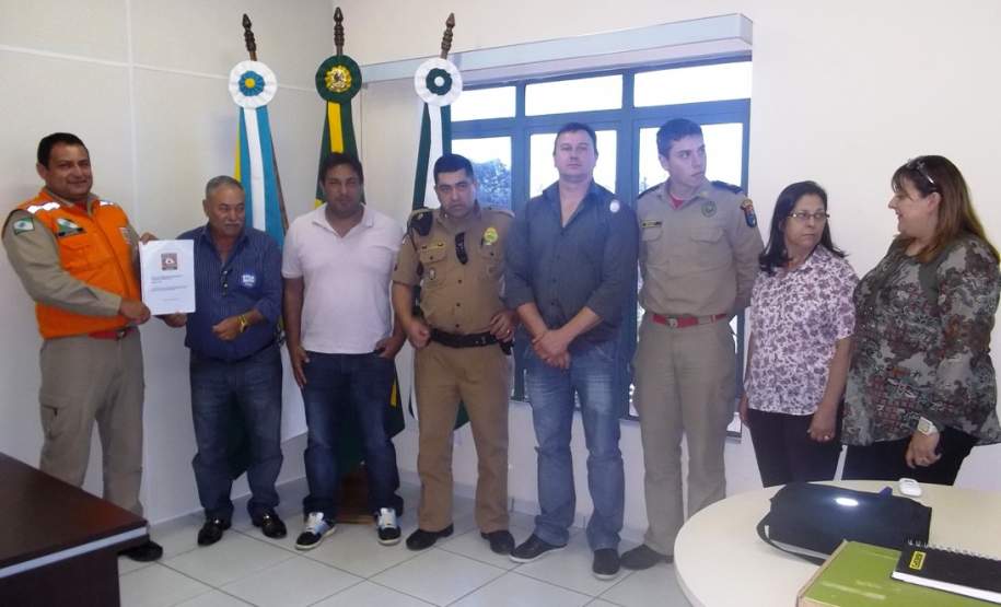 2ª CORPDEC Trabalha Ininterruptamente nos Planos de Contingência dos Municípios da sua Área de Abrangência Não medindo esforços para dar o apoio presencial aos Municípios, ou mesmo on-line, a Segunda Coordenadoria Regional de Proteção e Defesa Civil segue ininterruptamente com os trabalhos para a conclusão dos Planos de Contingência dos Municípios da sua Área de Abrangência