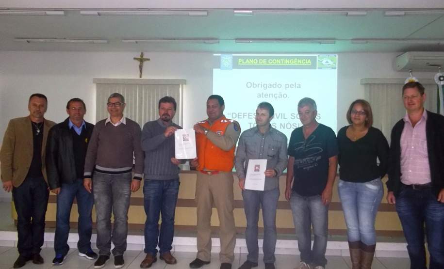 2ª CORPDEC Trabalha Ininterruptamente nos Planos de Contingência dos Municípios da sua Área de Abrangência Não medindo esforços para dar o apoio presencial aos Municípios, ou mesmo on-line, a Segunda Coordenadoria Regional de Proteção e Defesa Civil segue ininterruptamente com os trabalhos para a conclusão dos Planos de Contingência dos Municípios da sua Área de Abrangência