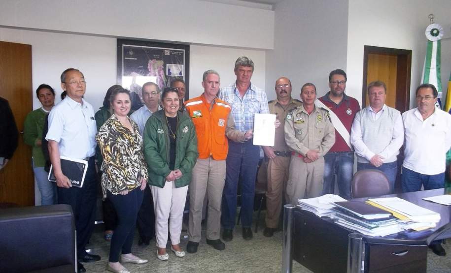 2ª CORPDEC Trabalha Ininterruptamente nos Planos de Contingência dos Municípios da sua Área de Abrangência Não medindo esforços para dar o apoio presencial aos Municípios, ou mesmo on-line, a Segunda Coordenadoria Regional de Proteção e Defesa Civil segue ininterruptamente com os trabalhos para a conclusão dos Planos de Contingência dos Municípios da sua Área de Abrangência