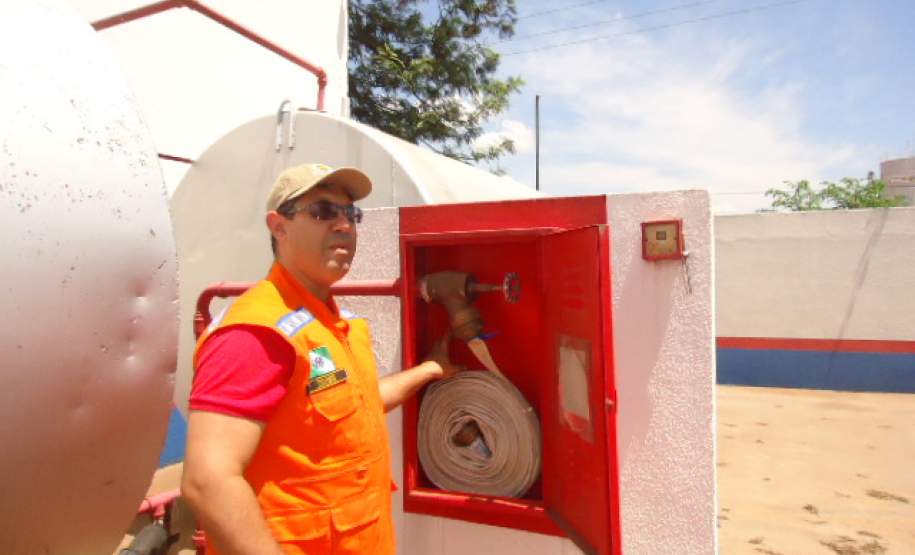 15ª CORPDEC realiza fiscalização em empresa que manuseia e armazena produtos perigosos