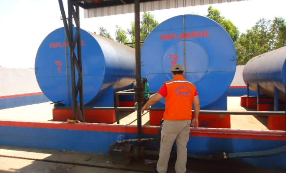 15ª CORPDEC realiza fiscalização em empresa que manuseia e armazena produtos perigosos