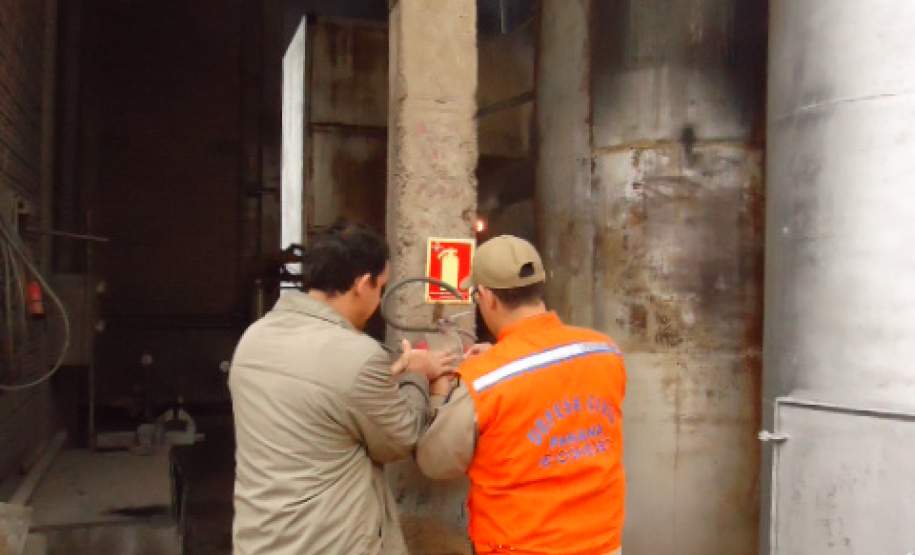 A 15ª Coordenadoria Regional de Proteção e Defesa Civil – 6º Subgrupamento de Bombeiros Independente realizou no dia 23 de Julho de 2015,  fiscalização na empresa Baterax Industria e Comércio de Acumuladores LTDA, município de Umuarama – PR,