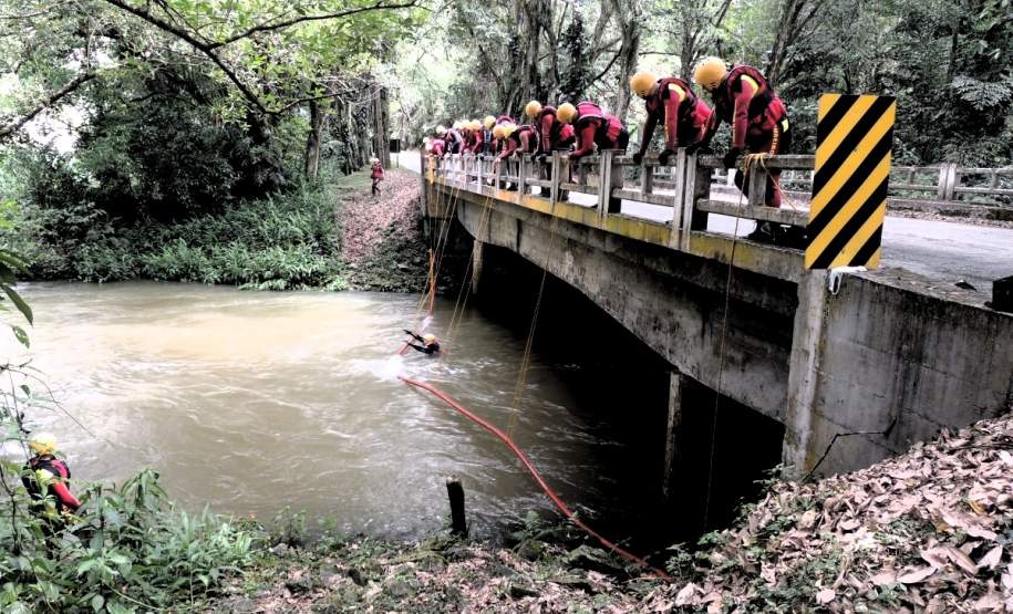 Entre os dias 30 e 31 de Outubro de 2014, ocorreu o 6° ciclo de treinamento de Salvamento em Águas Rápidas (SARp) ministrado ao efetivo do 8° Grupamento de Bombeiros pelo Capitão QOBM Ícaro Gabriel Greinert.