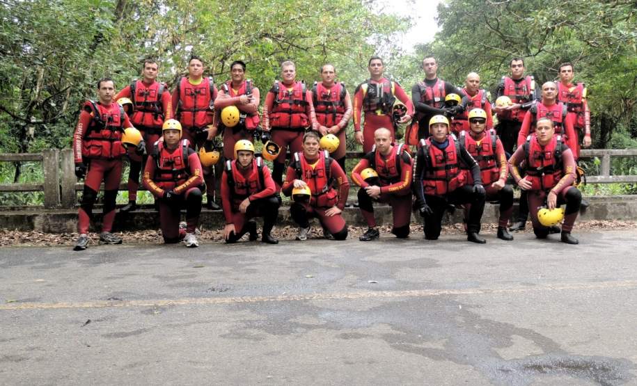Entre os dias 30 e 31 de Outubro de 2014, ocorreu o 6° ciclo de treinamento de Salvamento em Águas Rápidas (SARp) ministrado ao efetivo do 8° Grupamento de Bombeiros pelo Capitão QOBM Ícaro Gabriel Greinert.