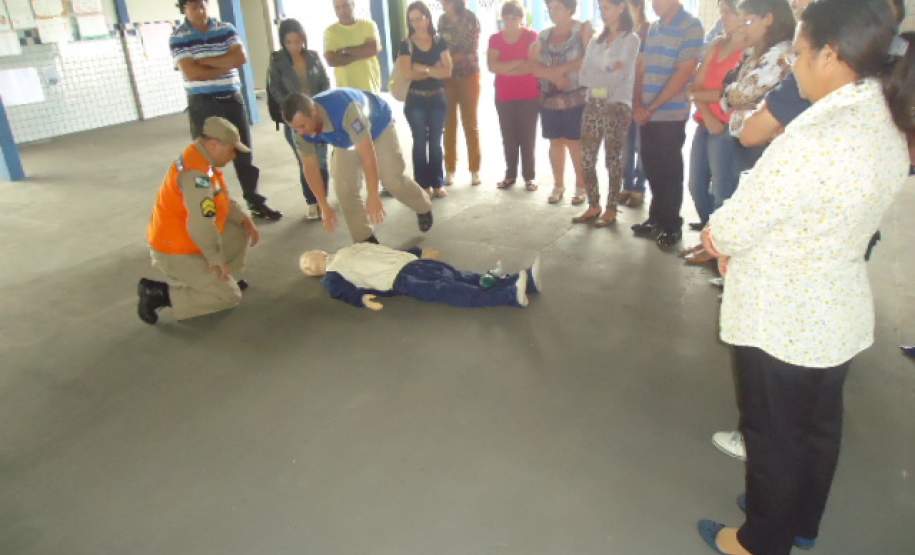 Realizado pela 15ª Coordenadoria Regional de Proteção e Defesa Civil o Curso de Capacitação de Brigada Escolar no município de Ivaté