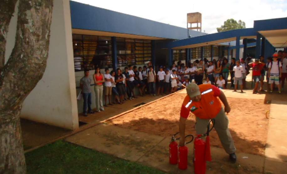 Realizado pela 15ª Coordenadoria Regional de Proteção e Defesa Civil o Curso de Capacitação de Brigada Escolar no município de Ivaté