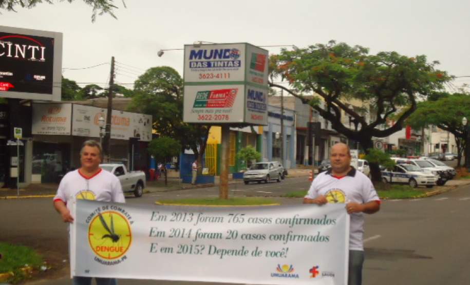 A 15ª CORPDEC l juntamente com a Secretariada Municipal de Saúde de Umuarama   realizou  uma Blitz educativa para  prevenir e combater a Dengue incidência do mosquito