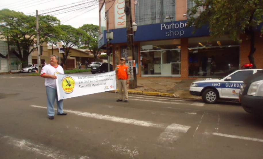 A 15ª CORPDEC l juntamente com a Secretariada Municipal de Saúde de Umuarama   realizou  uma Blitz educativa para  prevenir e combater a Dengue incidência do mosquito