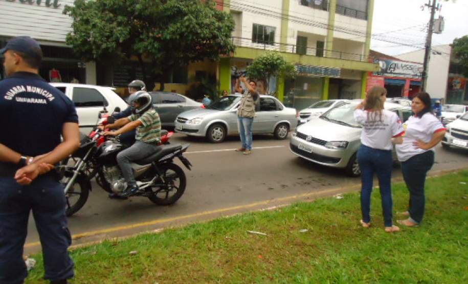 A 15ª CORPDEC l juntamente com a Secretariada Municipal de Saúde de Umuarama   realizou  uma Blitz educativa para  prevenir e combater a Dengue incidência do mosquito