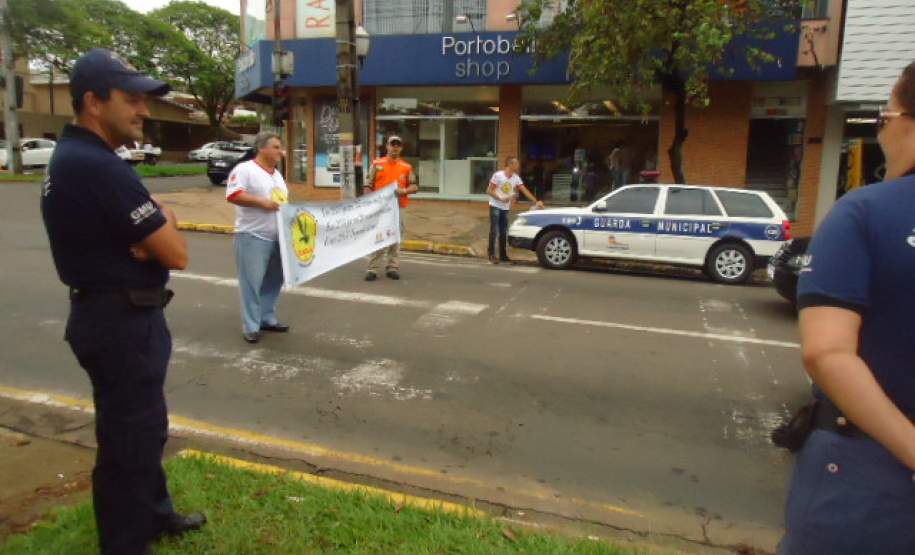 A 15ª CORPDEC l juntamente com a Secretariada Municipal de Saúde de Umuarama   realizou  uma Blitz educativa para  prevenir e combater a Dengue incidência do mosquito