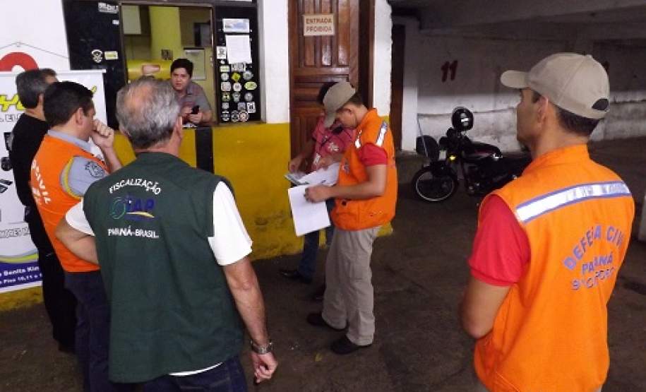9ª Coordenadoria Regional de Proteção e Defesa Civil em conjunto com várias instituições, desenvolveu uma fiscalização em depósitos, armazenamentos e revendas de produtos perigosos no município de Foz do Iguaçu.